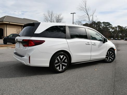 Certified 2025 Honda Odyssey EX-L image 4