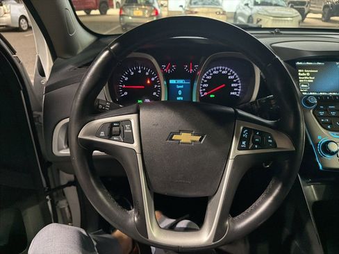 Used 2015 Chevrolet Equinox LT image 2