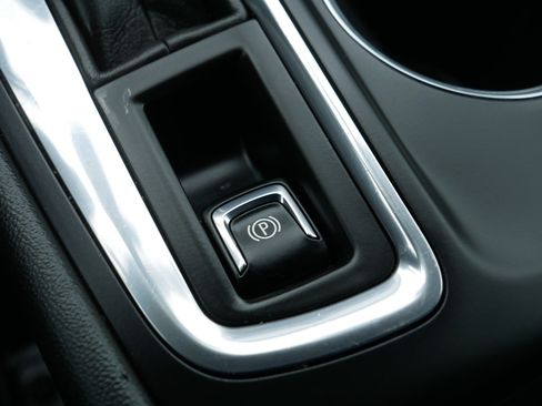 Used 2024 Chevrolet Equinox LT w/ LPO, Floor Liner Package image 31