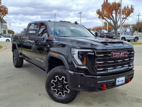 Used 2025 GMC Sierra 2500 AT4X image 1