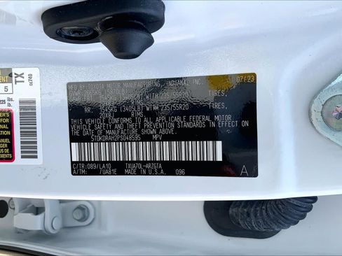 Used 2023 Toyota Highlander Platinum FWD image 34