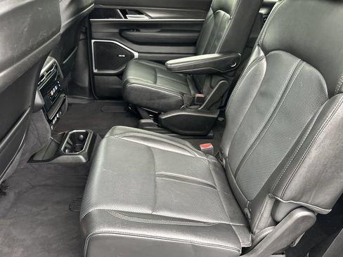 Used 2024 Jeep Wagoneer Series II AWD/4WD image 15