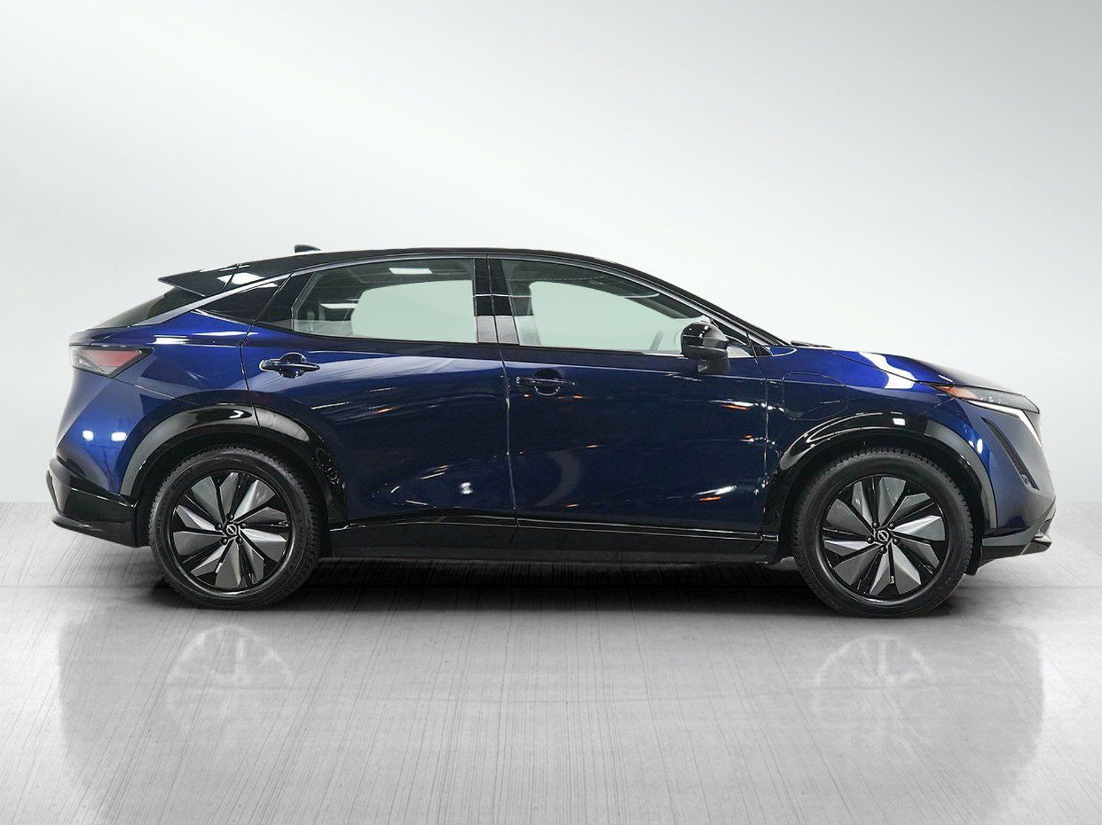 Used 2023 Nissan Ariya AWD image 6