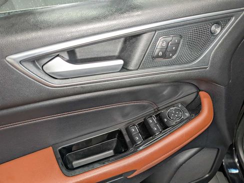 Used 2019 Ford Edge Titanium w/ Equipment Group 301A AWD/4WD image 40
