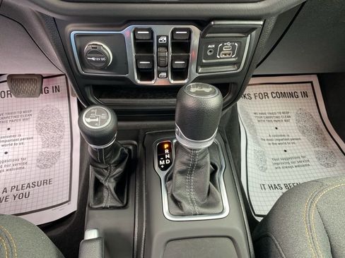 Used 2025 Jeep Wrangler Unlimited Sahara w/ Safety Group image 21