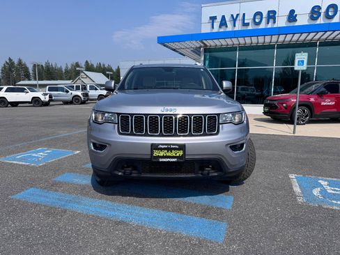 Used 2017 Jeep Grand Cherokee Laredo w/ Quick Order Package 23E AWD/4WD image 2