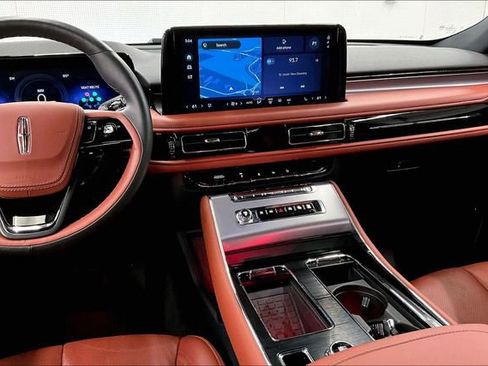 Used 2025 Lincoln Aviator Reserve w/ Illumination Package AWD/4WD image 7