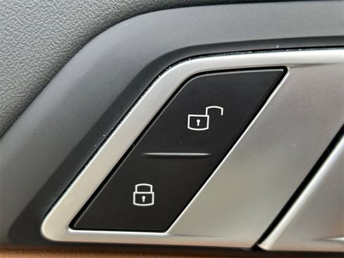 Used 2024 BMW X5 xDrive40i w/ M Sport Package image 28