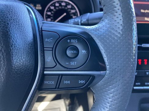 Used 2022 Toyota Avalon Limited image 21