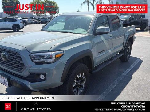 Used 2023 Toyota Tacoma TRD Off-Road w/ Black Out Package (TMS) AWD/4WD image 3