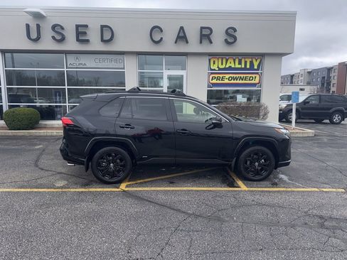 Used 2023 Toyota RAV4 SE w/ Convenience Package image 8