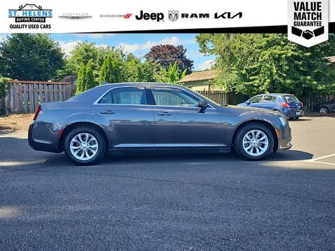 Used 2023 Chrysler 300 Touring w/ Safetytec Plus Group RWD image 8