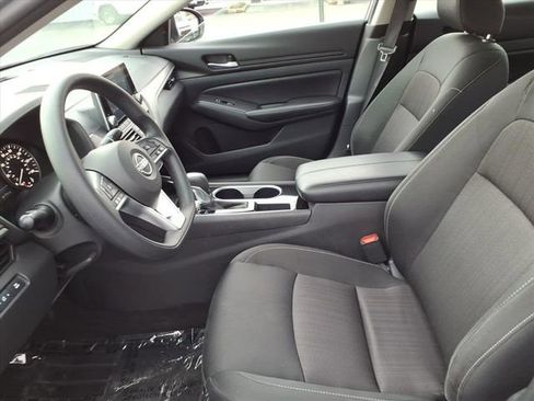 Used 2024 Nissan Altima 2.5 SV FWD image 11