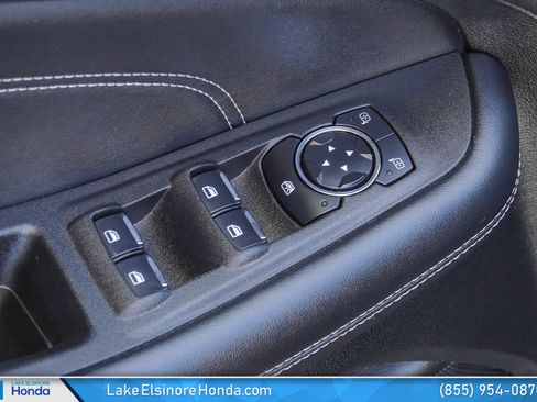 Used 2024 Ford Edge Titanium image 14