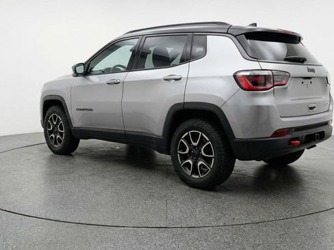 Used 2025 Jeep Compass Trailhawk AWD/4WD image 6
