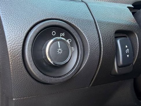 Used 2013 Ford Taurus SHO image 25