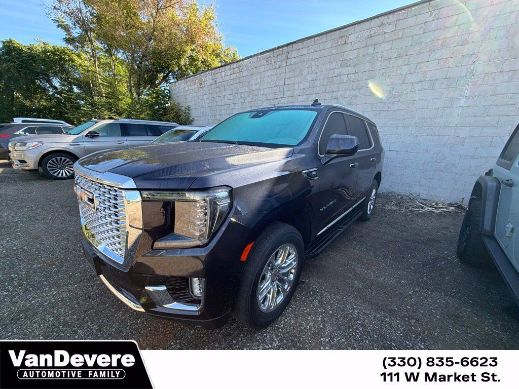 Used 2023 GMC Yukon SLT AWD/4WD image 1