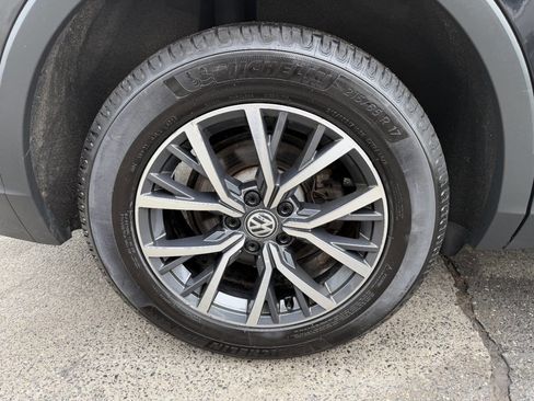 Used 2020 Volkswagen Tiguan SE w/ Panoramic Sunroof Package image 13