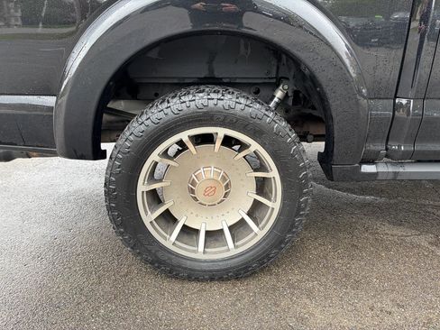 Used 2019 Ford F150 Lariat w/ Equipment Group 502A Luxury AWD/4WD image 21