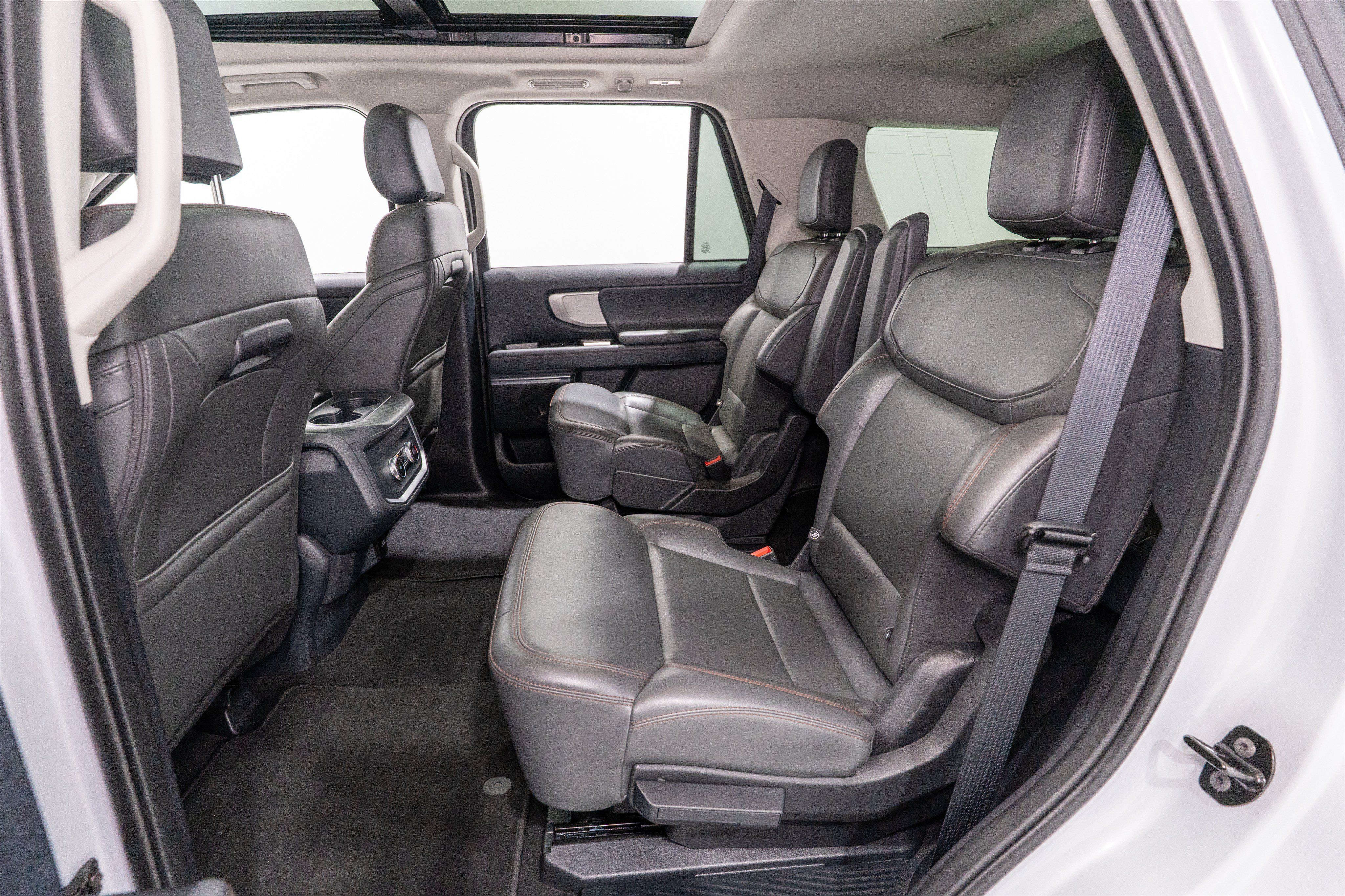 Used 2025 Ford Expedition Active AWD/4WD image 32