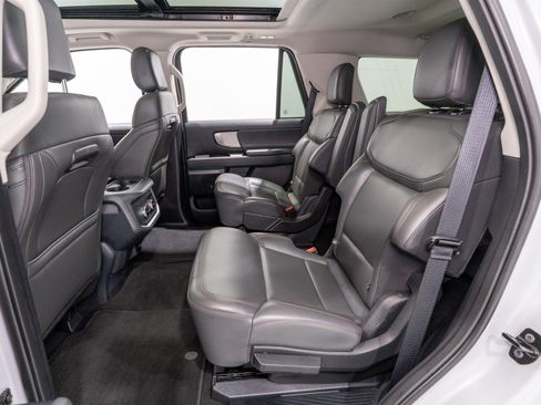 Used 2025 Ford Expedition Active AWD/4WD image 32
