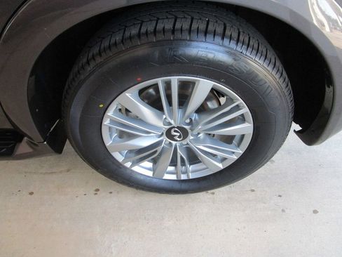 Used 2024 INFINITI QX80 Luxe RWD image 10