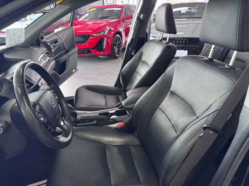 Used 2017 Honda Accord Touring image 10
