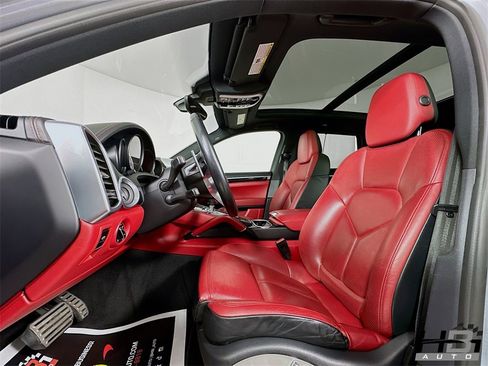 Used 2017 Porsche Cayenne S image 16