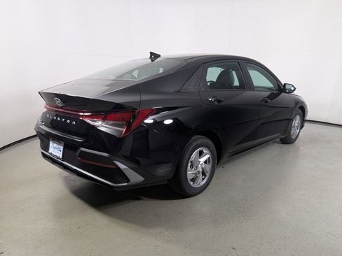 New 2026 Hyundai Elantra SE image 7