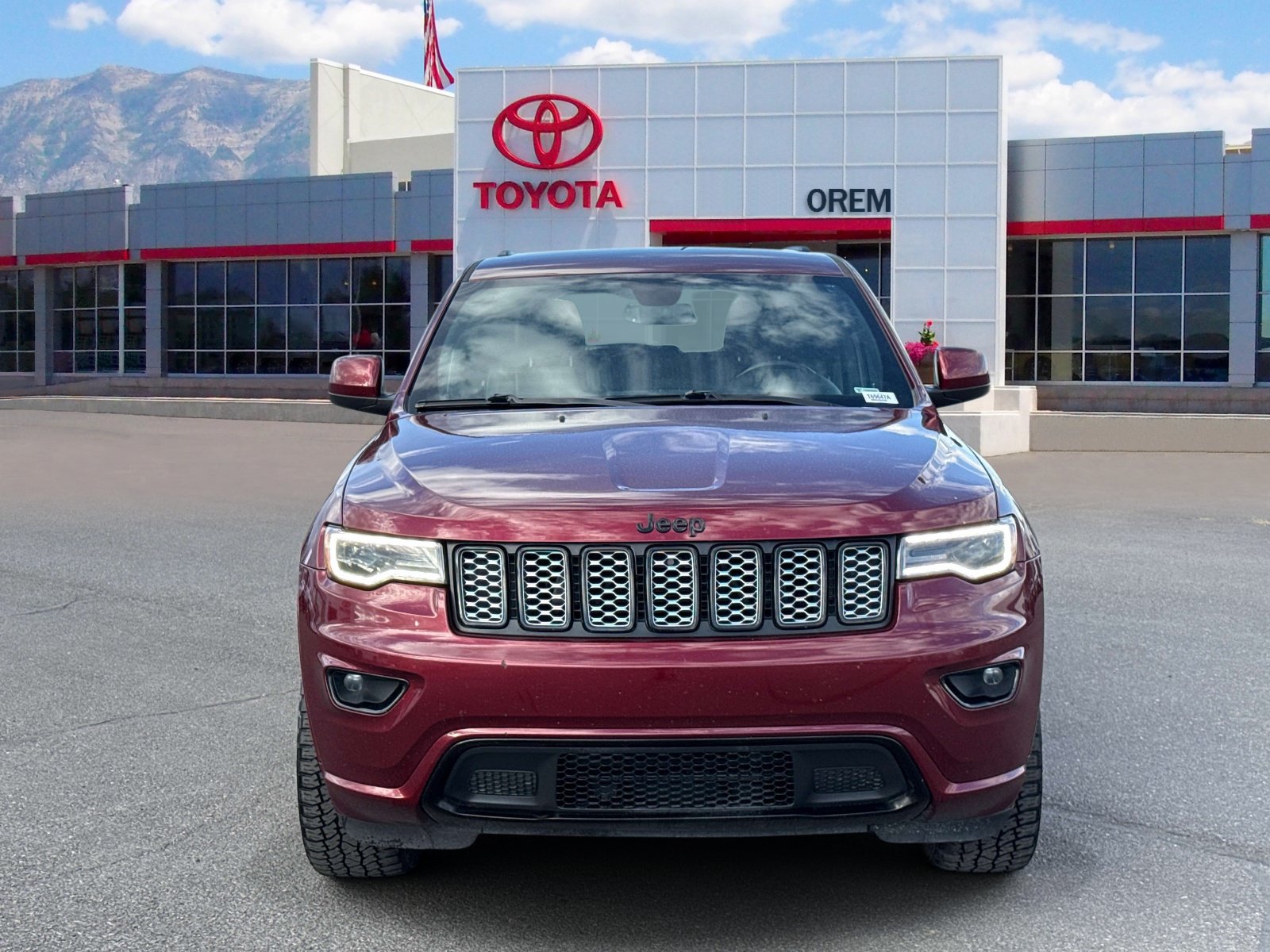 Used 2022 Jeep Grand Cherokee Laredo X AWD/4WD image 2