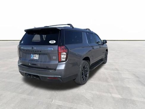 Used 2021 Chevrolet Suburban LT w/ LT Signature Package image 3