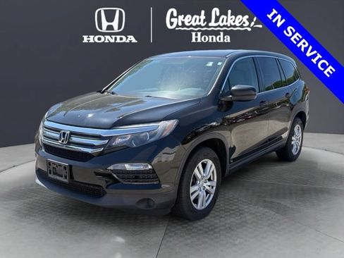 Used 2017 Honda Pilot LX image 2