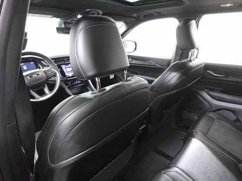 New 2025 Jeep Grand Cherokee Altitude image 24