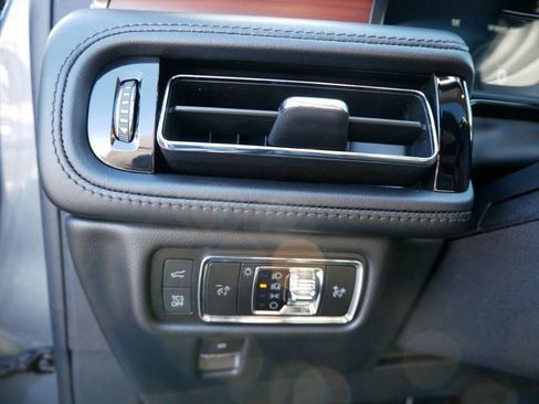 Used 2023 Lincoln Nautilus Reserve image 12