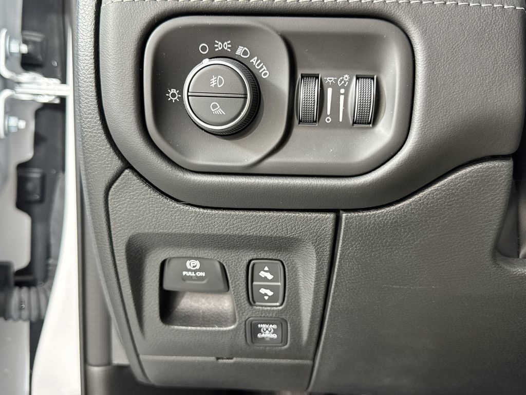 Used 2025 RAM 1500 Limited AWD/4WD image 19