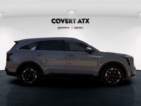 Used 2025 Kia Sorento S image 4