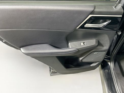 Used 2025 Mitsubishi Outlander SE image 25