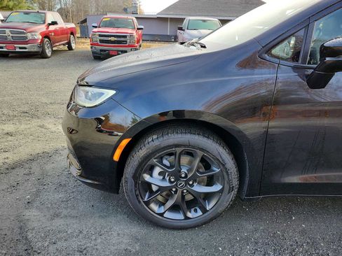 New 2026 Chrysler Pacifica Limited w/ S Appearance Package image 10