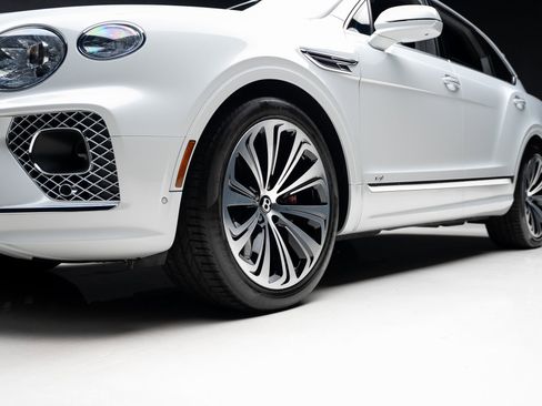 Used 2021 Bentley Bentayga AWD/4WD image 75