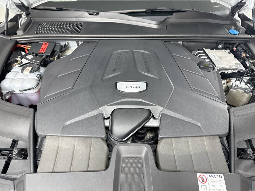 Certified 2023 Porsche Cayenne AWD/4WD image 29