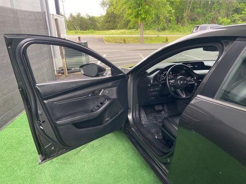 Used 2019 MAZDA MAZDA3 Hatchback w/ Preferred Package FWD image 24