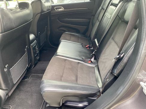 Used 2021 Jeep Grand Cherokee Laredo X AWD/4WD image 9