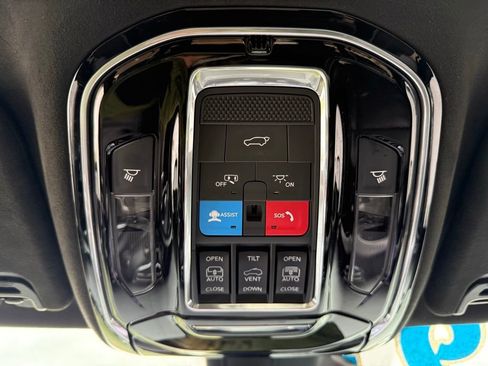 Used 2023 Jeep Grand Wagoneer Series II image 31