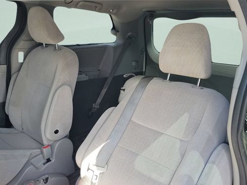 Used 2020 Toyota Sienna LE FWD image 10