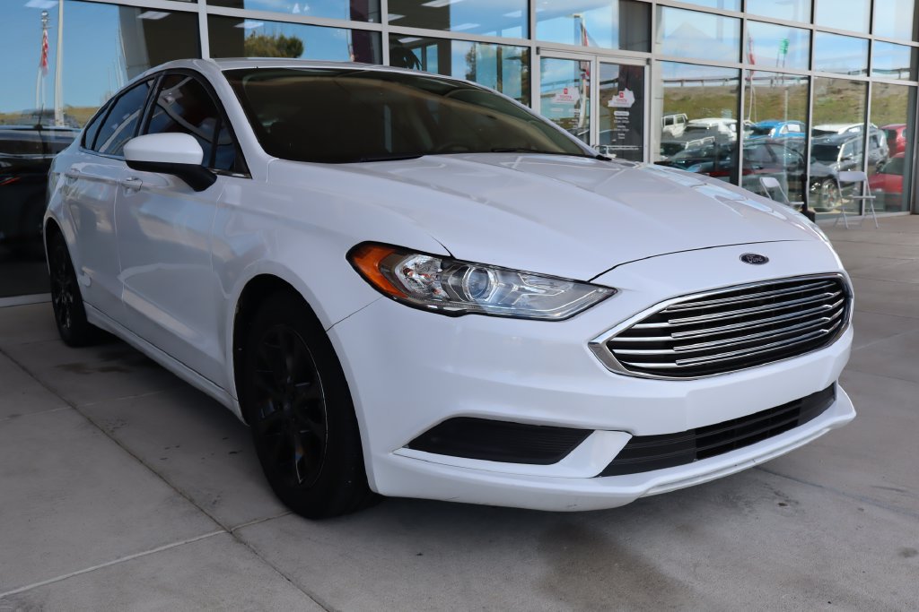 Used 2017 Ford Fusion SE w/ Fusion SE Technology Package FWD image 1