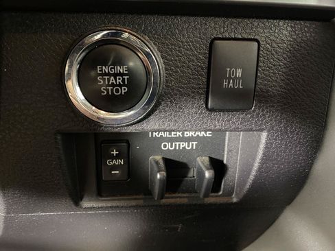 Used 2021 Toyota Tundra Platinum AWD/4WD image 17