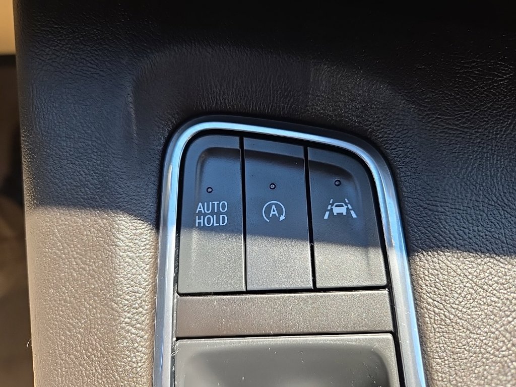 Used 2024 Cadillac Escalade Premium Luxury AWD/4WD image 28
