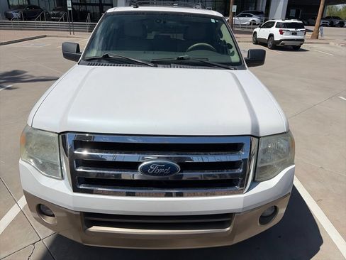 Used 2011 Ford Expedition XLT w/ 202A Rapid Spec Order Code RWD image 2