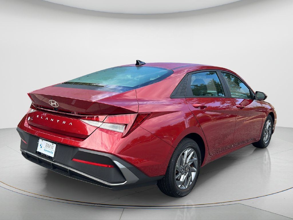 Used 2024 Hyundai Elantra SEL FWD image 6