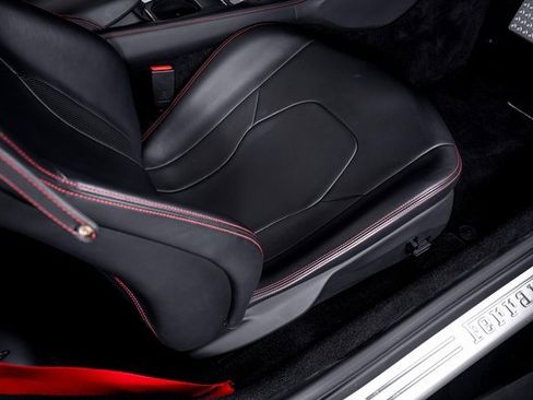 Used 2020 Ferrari Portofino image 53